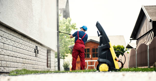 Best Driveway Pressure Washing  in Country Clu, FL